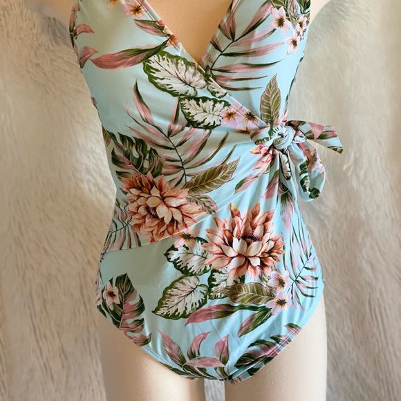 Wrap-Front High Coverage
One Piece Swimsuit - Kona
Sol light blue Tropical Print - Picture 2 of 5